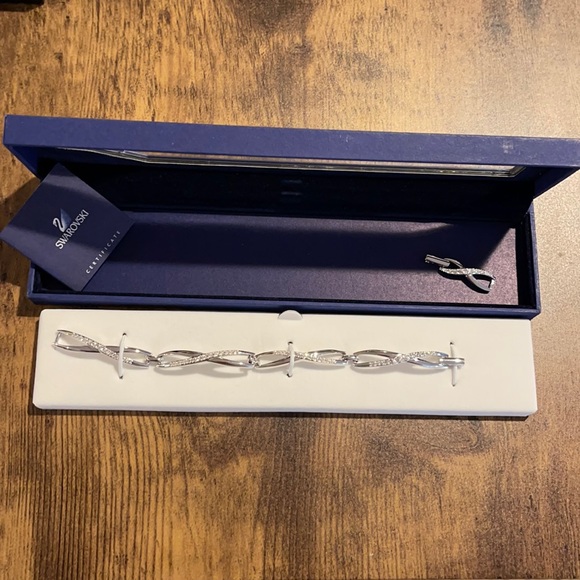 Swarovski Crystal Bracelet, NIB *CLASSIC* - Picture 4 of 6